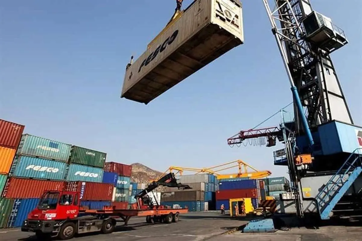  صادرات 8 هزار تنی کالا از گمرکات قم به کشور عراق