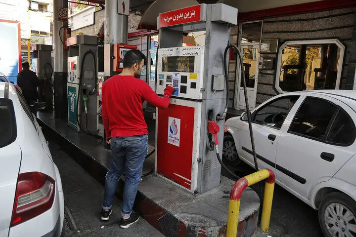 حمله زاکانی به طرح افزایش پلکانی قیمت بنزین در برنامه چهارم توسعه/ افتخار نامزد پوششی به تثبیت قیمت‌ها