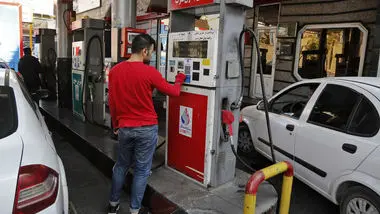 حمله زاکانی به طرح افزایش پلکانی قیمت بنزین در برنامه چهارم توسعه/ افتخار نامزد پوششی به تثبیت قیمت‌ها
