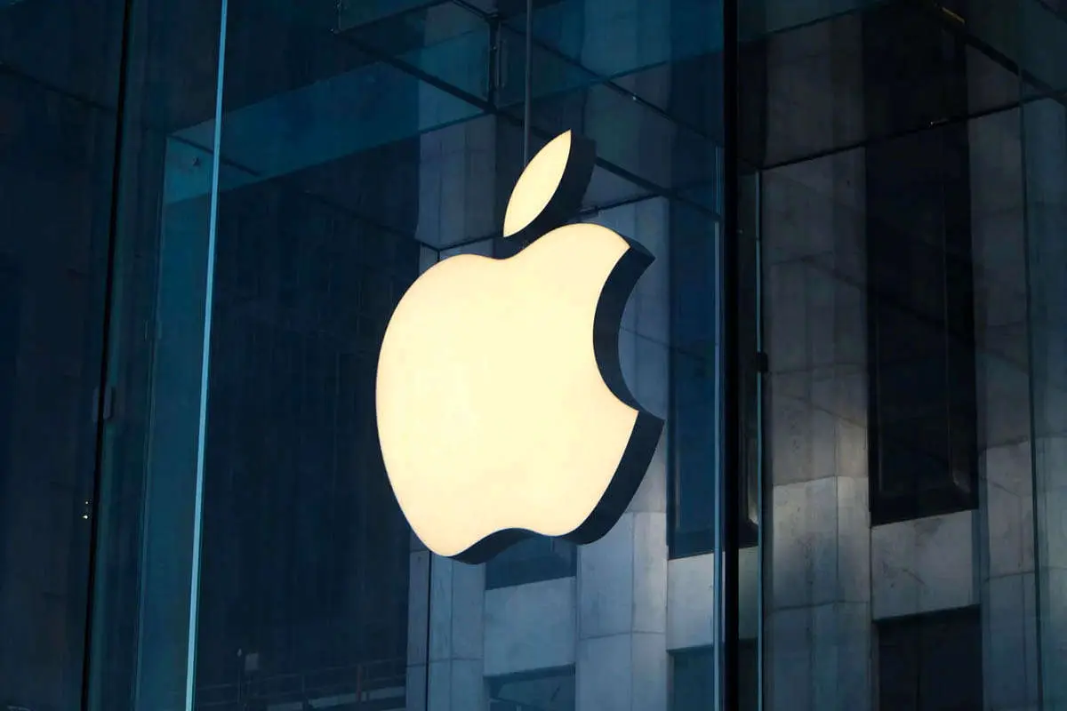 حذف واتساپ و تردز از فروشگاه‌های اپل در چین