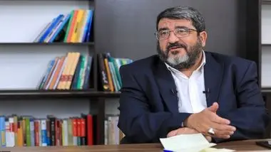 انتقاد شدید‌اللحن روزنامه اصولگرا از فواد ایزدی / «هسته شل» نظام هستید یا «هسته سخت» نظام