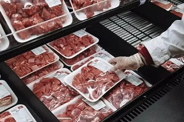 فساد در واردات گوشت/ قیمت گوشت قرمز باید 250 هزار تومان باشد