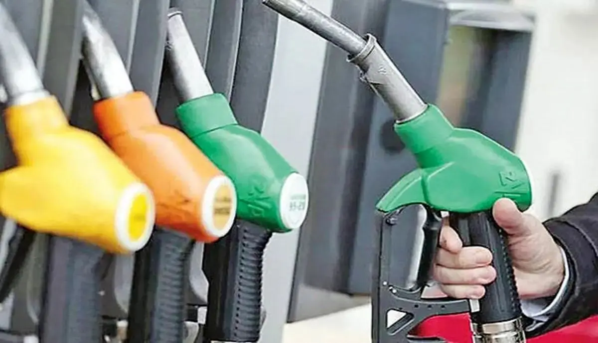 قیمت بنزین تغییر می‍ کند؟
