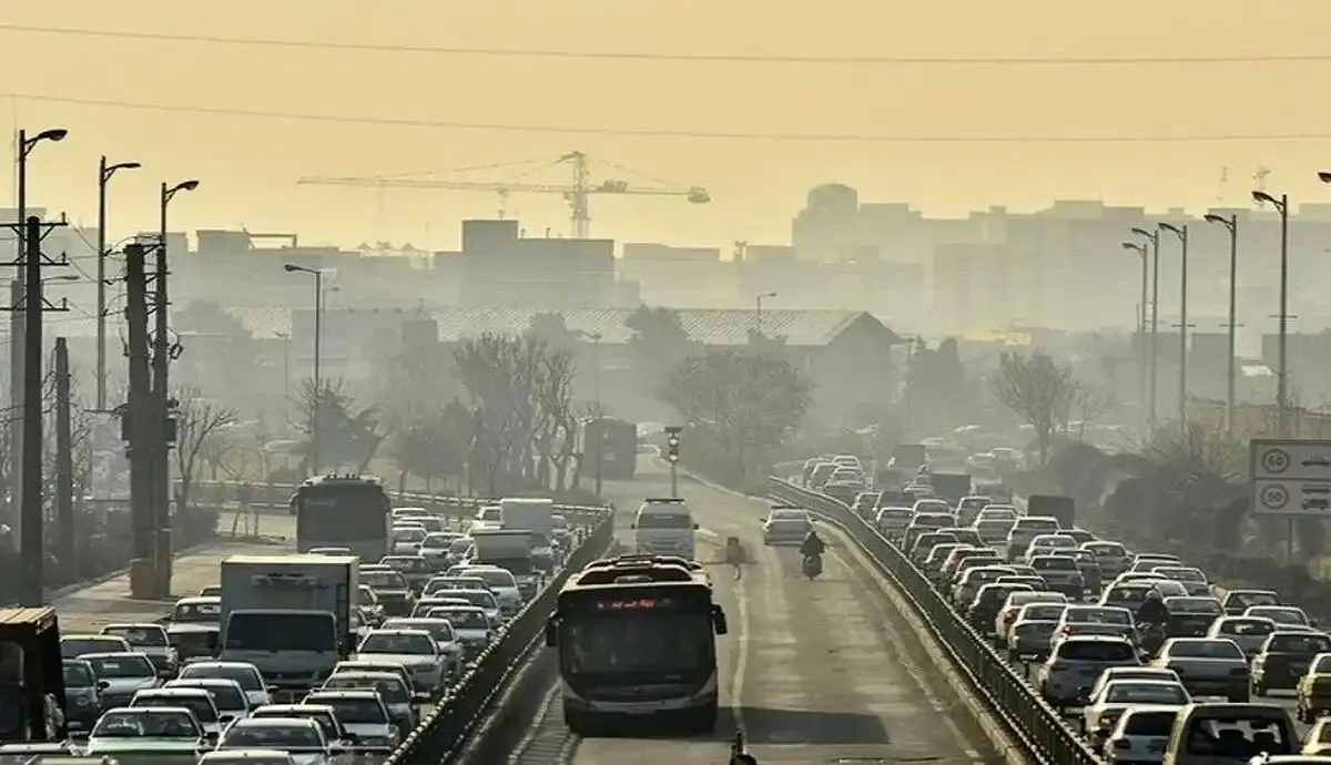 نقش خودروهای داخلی در آلودگی هوا و تصادفات/ جان ایرانیان ارزان است