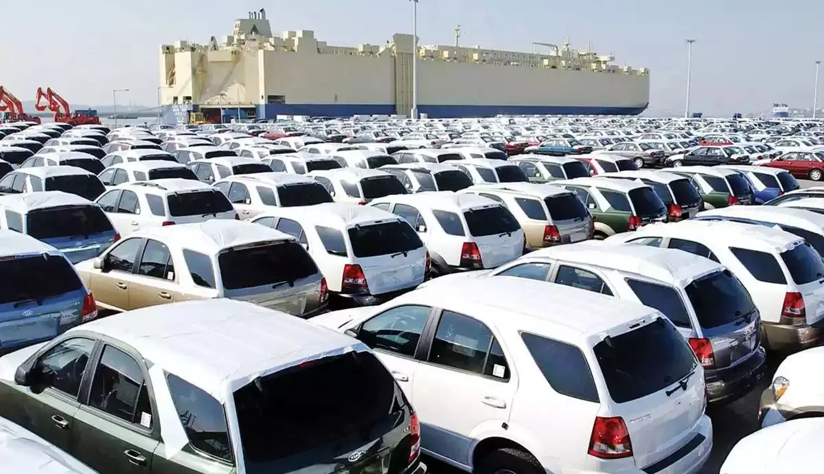 سازمان استاندارد محموله خودروهای وارداتی را متوقف نکرده است