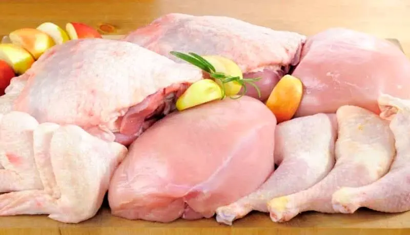 قیمت مرغ گرم ۲۱ خرداد ۱۴۰۱/ عرضه بالای گوشت پرندگان سد رشد قیمت مرغ می‌شود؟