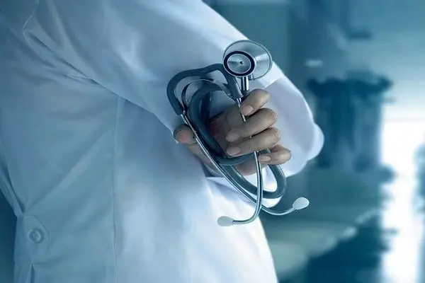کمبود شدید پزشک تا ۵ سال آینده / تعطیلی مطب ۳۰ درصد از پزشکان در تهران