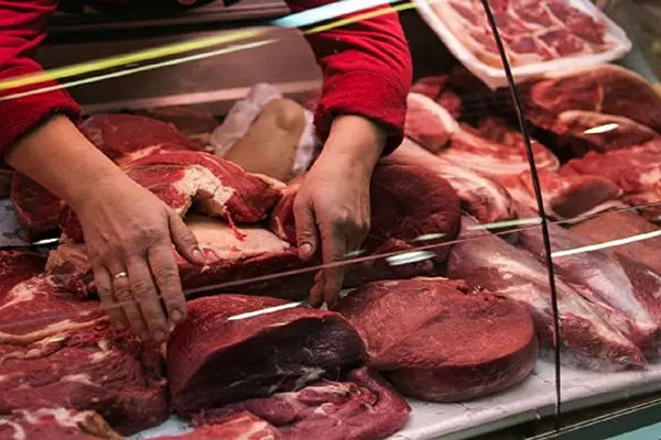 قیمت گوشت در ماه محرم افزایش می‌یابد؟/ دامداران دست به اعتراض زدند