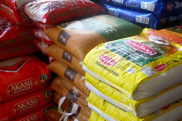 زیان برنج‌های سیل‌زده را مردم می‌پردازند؟/ قیمت برنج وارداتی افزایش می‌یابد؟