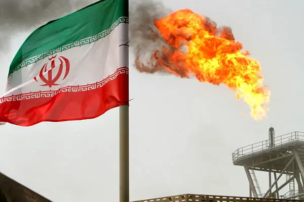 اقتصاد ایران به نفت گره خورده است/ وزیر نفت باید به فکر حل مشکلات باشد نه عقب انداختن آن‌ها!