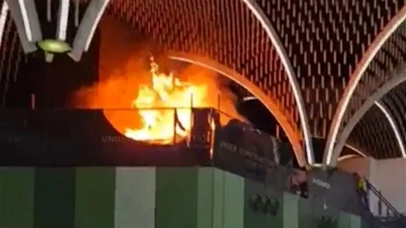 وقوع آتش‌ سوزی در یکی از سالن‌های فرودگاه بغداد