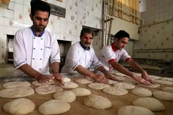 پخت نان کنجدی برای نانوایی‌ها اجباری نیست