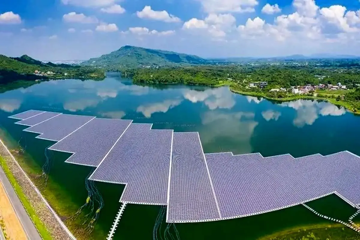 ذخیره انرژی خورشیدی با پنل‌های شناور روی آب
