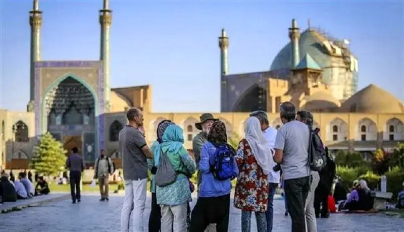 رویای ایران برای درآمد 25 میلیارد دلاری از گردشگری/ گردشگران یک‌روزه‌ای که در ایران نمی‌مانند