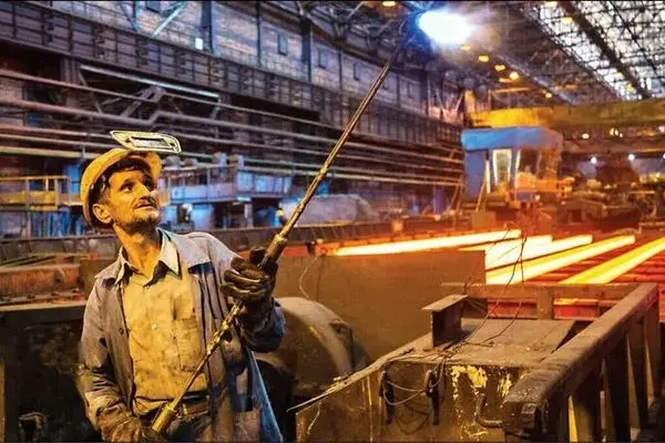 تداوم ارزان‌فروشی فولاد/ بازار فولاد ایران کوچک می‌شود؟