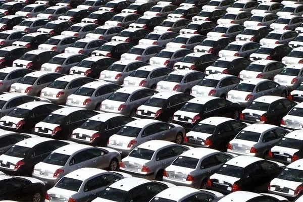 تولید سواری ایران خودرو 6 درصد افت کرده است