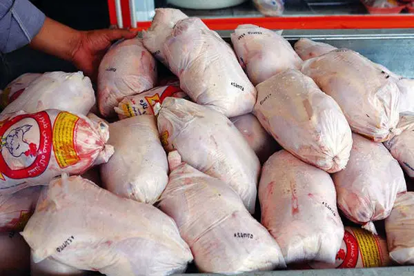 روند نزولی قیمت مرغ در بازار/ تولید ماهانه بیش از ۲۶۰ هزار تن گوشت مرغ