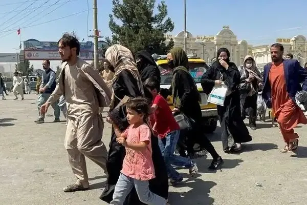 اخراج بیش از ۱۷۰۰ مهاجر افغانستانی از پاکستان