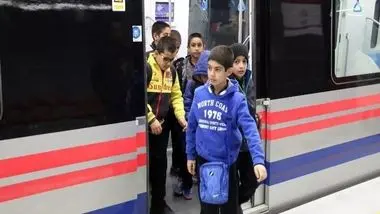 نحوه استفاده رایگان دانش آموزان و دانشجویان از مترو در مهر