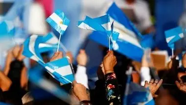 دلاریزه شدن اقتصاد آرژانتین و بدهی؛ تله‌های بالقوه برای آرژانتینی‌ها