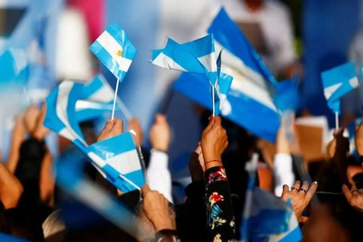 دلاریزه شدن اقتصاد آرژانتین و بدهی؛ تله‌های بالقوه برای آرژانتینی‌ها