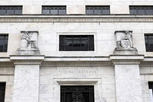 فدرال رزرو در انتظار زمان کاهش نرخ بهره/ مشکل اورژانسی آمریکا چیست؟