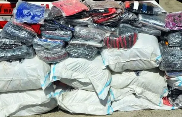 سرریز پوشاک قاچاق غیربهداشتی به بازار ایران/ جنس‌های قاچاق در طویله نگهداری می‌شوند!