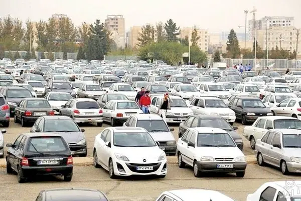 دولت پشت فرمان گرانی خودرو/ طرح فروش در حاشیه بازار، «دنا» را یک میلیاردی کرد