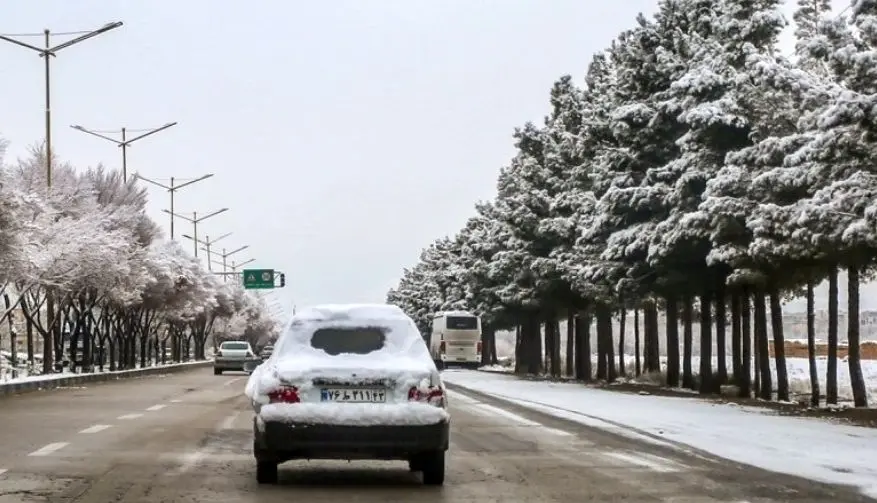 ترافیک سنگین در هراز/بارش برف در جاده‌های ۳ استان