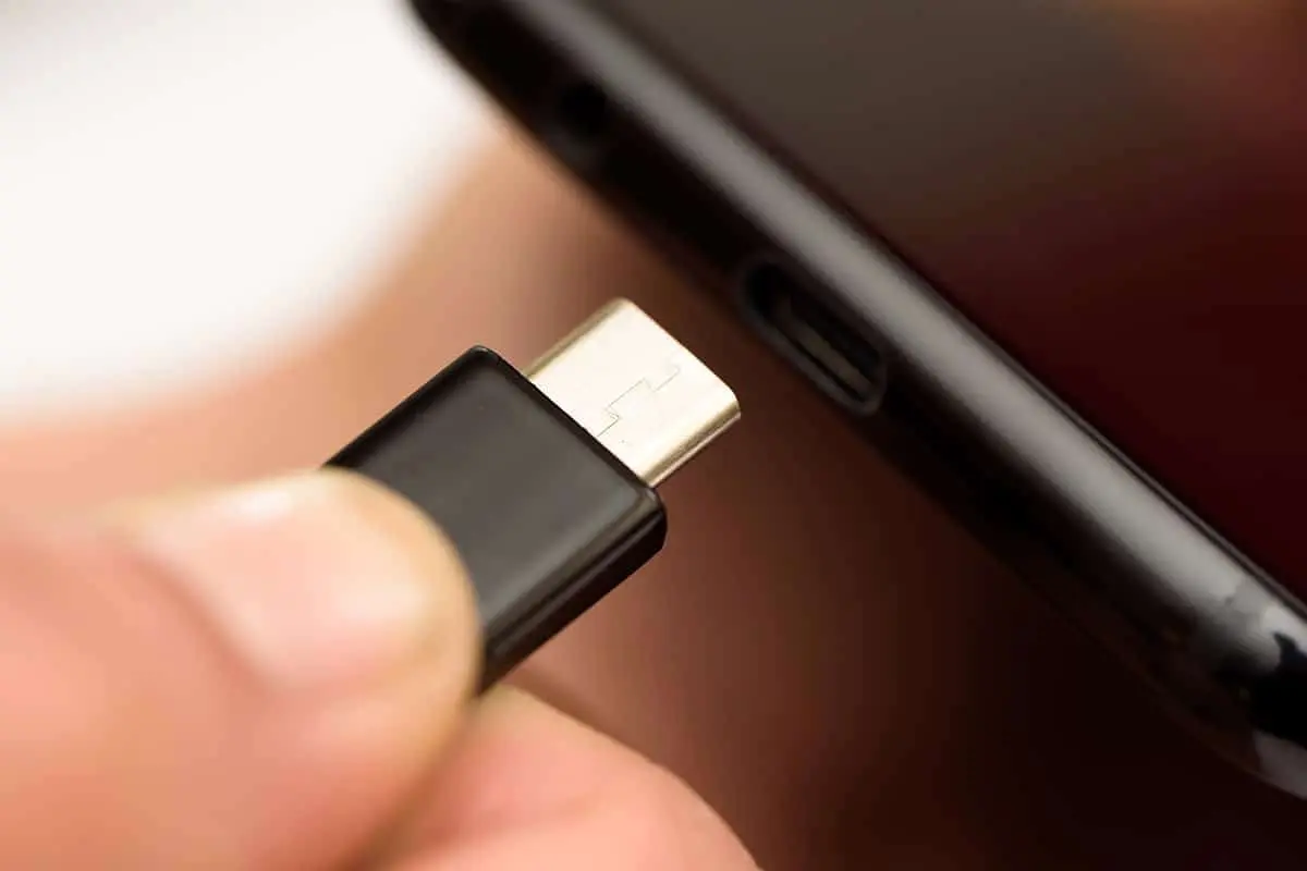 عربستان استفاده از شارژر USB-C را برای همه ابزارهای الکترونیکی اجباری کرد