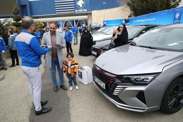 تحویل اولین خودروهای وارداتی ایران خودرو به مشتریان