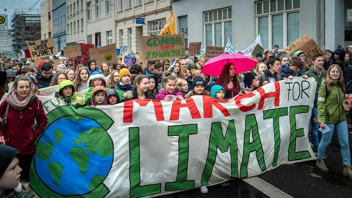 اعتصاب همزمان اتحادیه حمل و نقل با فعالان اقلیمی در آلمان