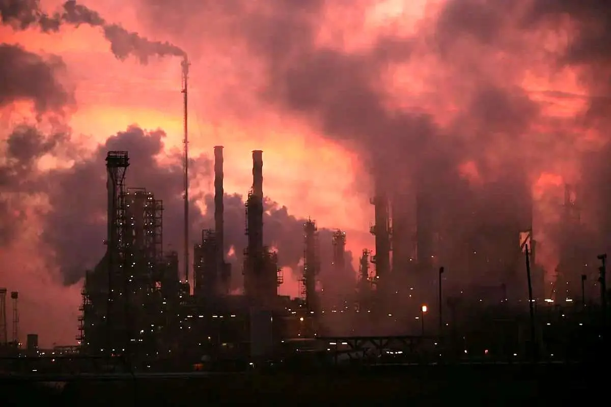مسیر سخت به سوی دنیایی بدون سوخت فسیلی/چه صنایعی متهم هستند؟