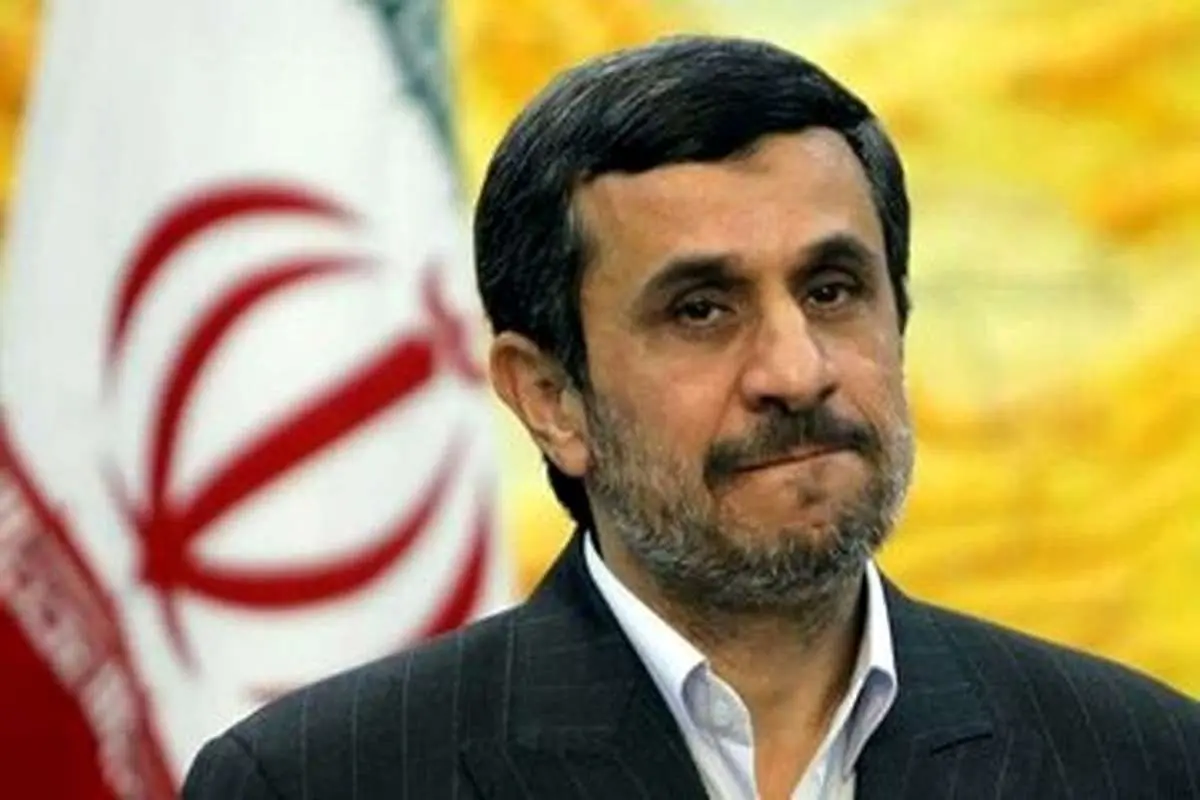 حضور محمود احمدی‌نژاد در افتتاحیه مجلس خبرگان با پیراهن سفید!+عکس