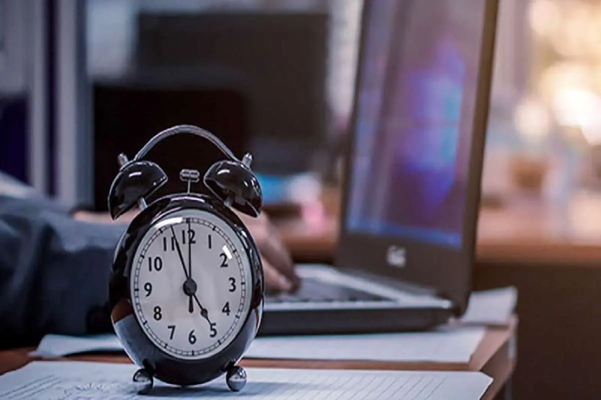 ساعت کاری ادارات چقدر کاهش می‌یابد؟