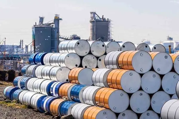 مسیر متفاوت قیمت نفت برنت و نفت آمریکا در معاملات امروز