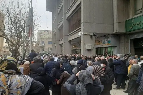 بازنشستگان مقابل وزارت آموزش و پرورش تجمع کردند