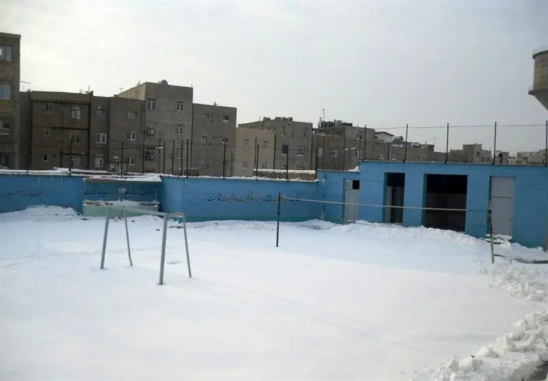 برف و سرما مدارس ابتدایی مشگین شهر را تعطیل کرد