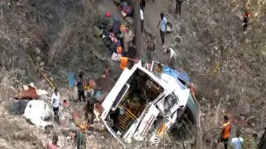 21 کشته در سقوط اتوبوس به دره در کشمیر 