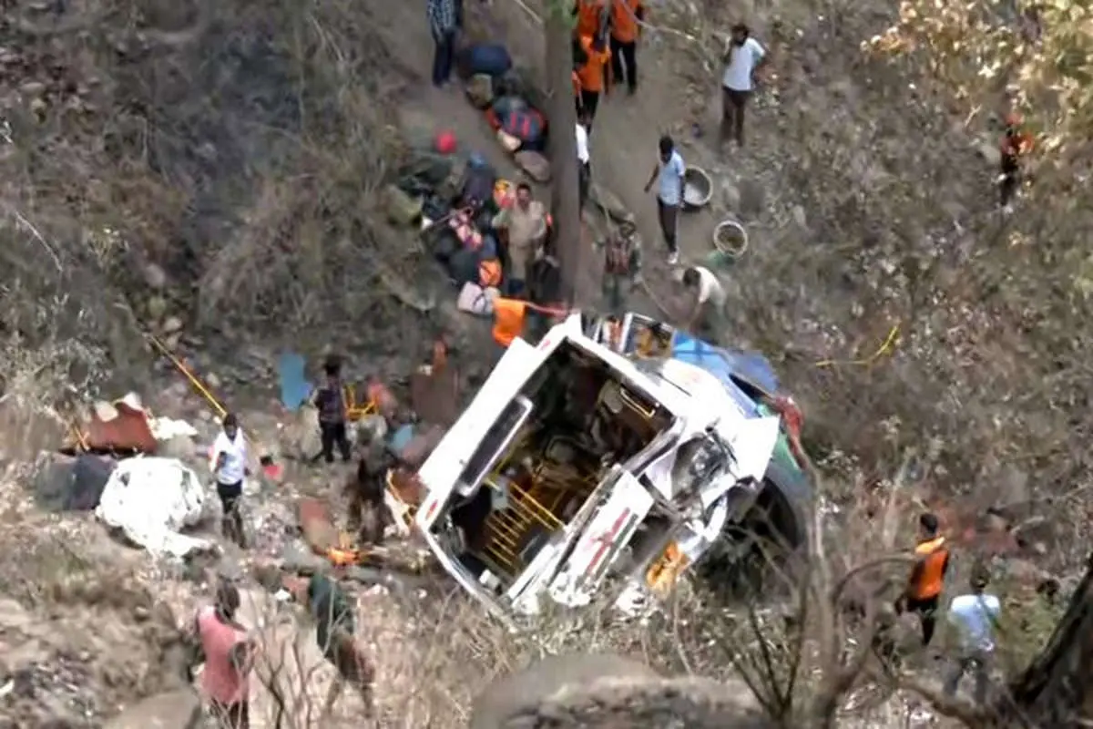 21 کشته در سقوط اتوبوس به دره در کشمیر 