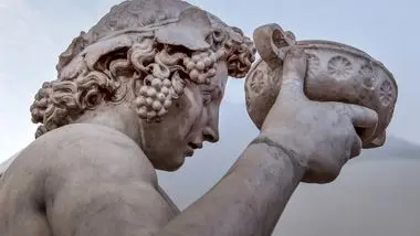 مجسمه باکوس ایتالیا چیست؟