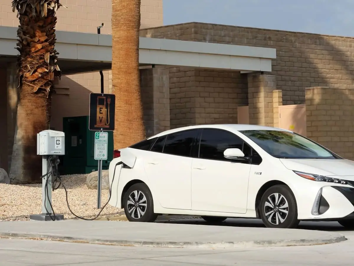 گرانی بنزین در آمریکا، خودروی برقی را ارزان کرد/ تخفیف‌ها ادامه می‌یابد؟