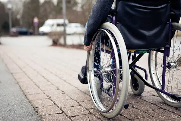 مشکل پرداخت مستمری و حق پرستاریِ افراد دارای معلولیت حل شد؟
