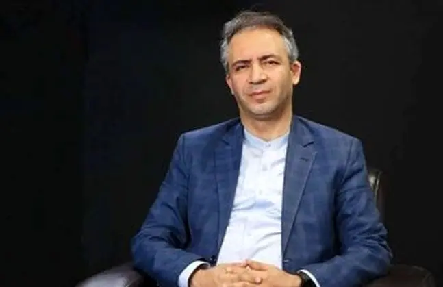 وحید شقاقی: دولت می تواند دلار را ده هزار تومان پائین بیاورد