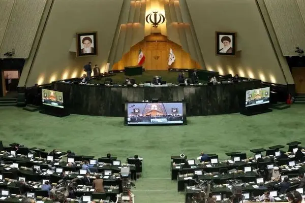 روزنامه اعتماد: رهبری در موضوع رد صلاحیت حسن روحانی ورود کنند