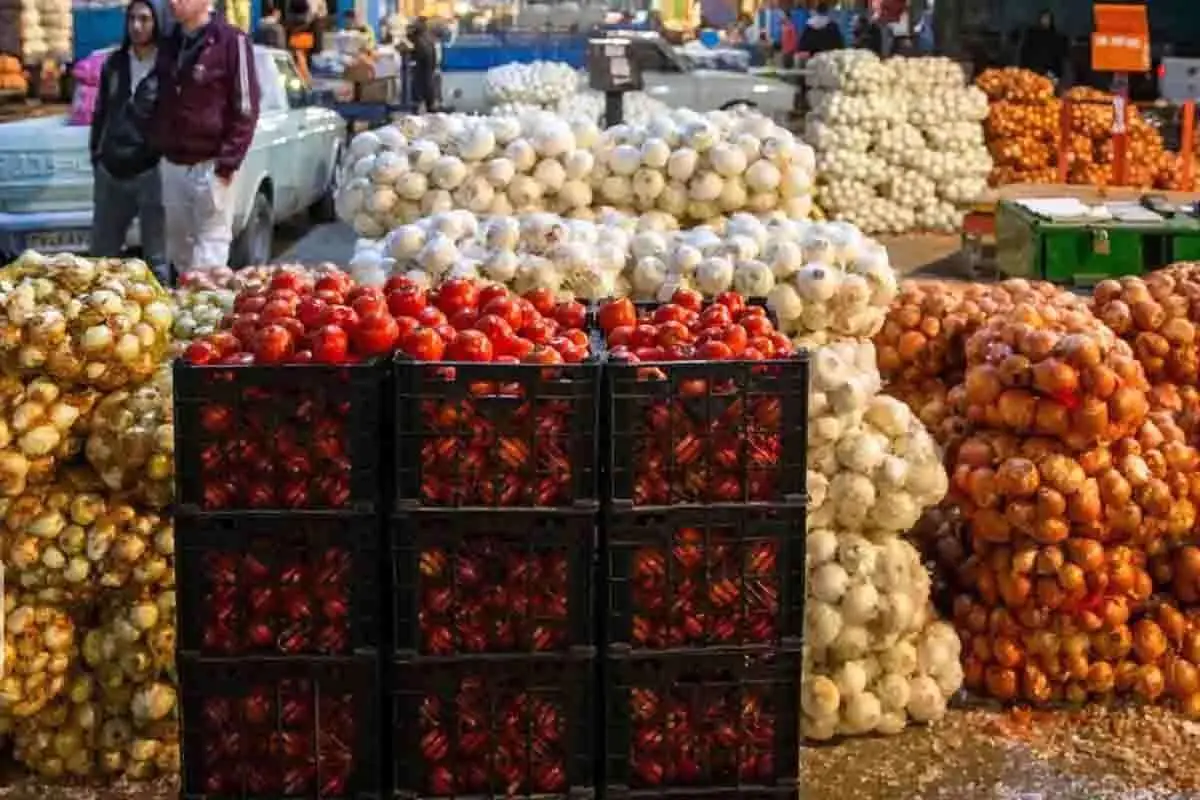 کاهش عوارض صادرات پیاز و گوجه فرنگی