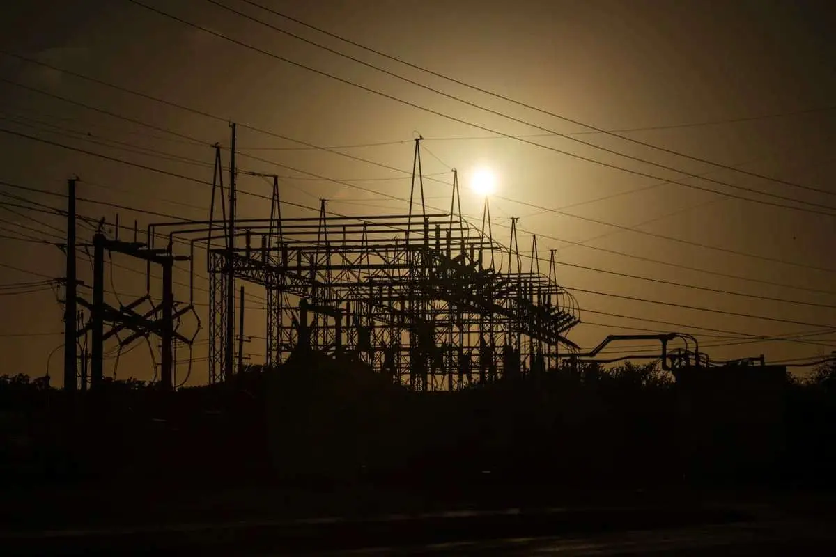 اینفوگرافی| چرا صنعت برق در ایران دچار بحران شده است؟