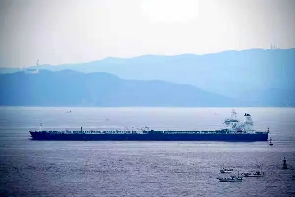 توقیف یک نفتکش حامل نفت قاچاق در خلیج فارس