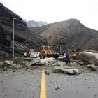احتمال سقوط سنگ در جاده کرج - چالوس/ مسافران در حاشیه جاده توقف نکنن