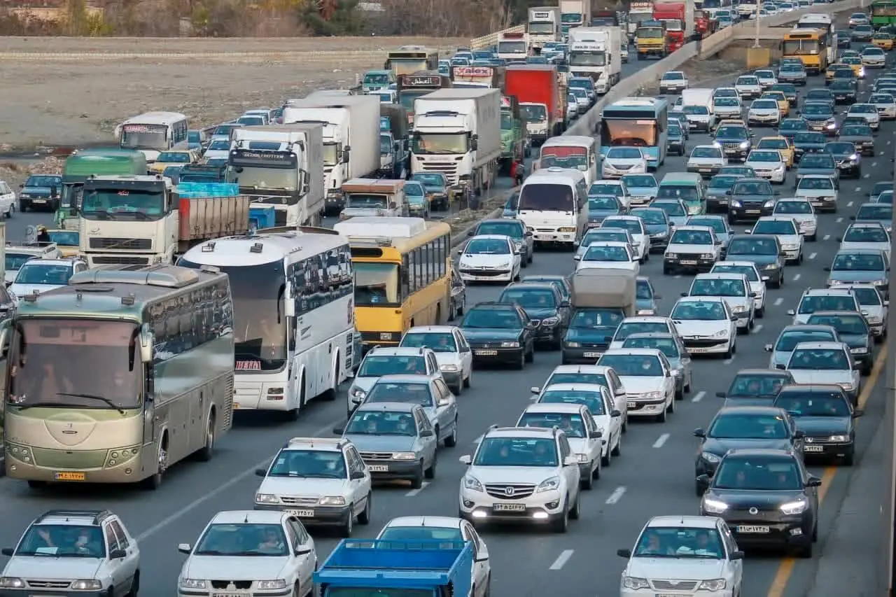 ترافیک سنگین در آزادراه تهران - شمال/ اجرای محدودیت مقطعی